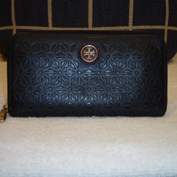 Tory Burch Robinson Floral Perforated Wallet GOOD CONDITION! - Picture 2 of 14
